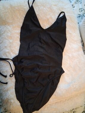 Classic Black One-Piece Swimsuit - Sleek Coverage